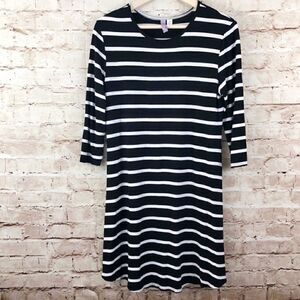 Alya Francesca’s collections knit shift dress